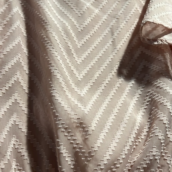 BEAUTIFUL Dress, flowy pink design, black satin belt, cinched in back. Size M - Picture 6 of 11